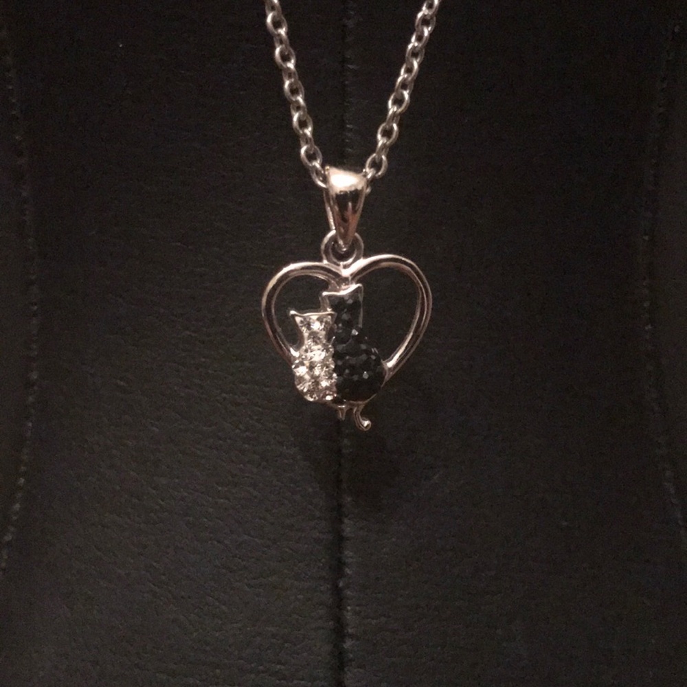 Cat charm necklace